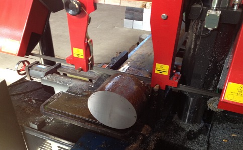 鹤城卧式带锯床加工时出现明显振荡如何排查？